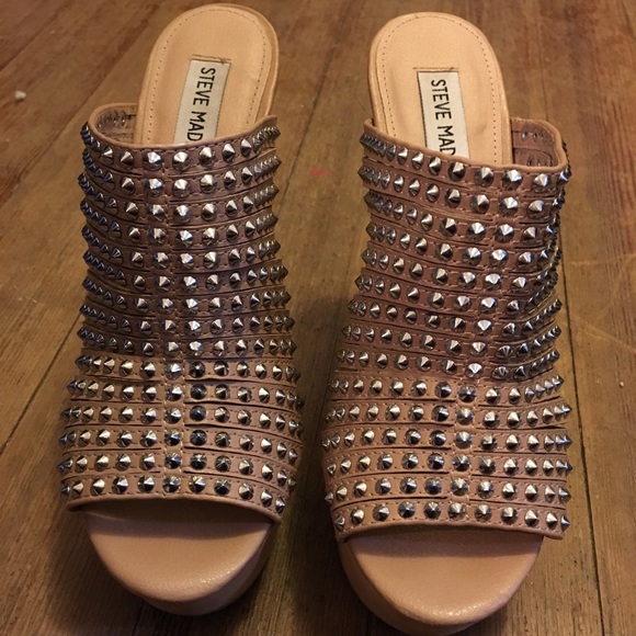 Studded wedges - Picture 1 of 3
